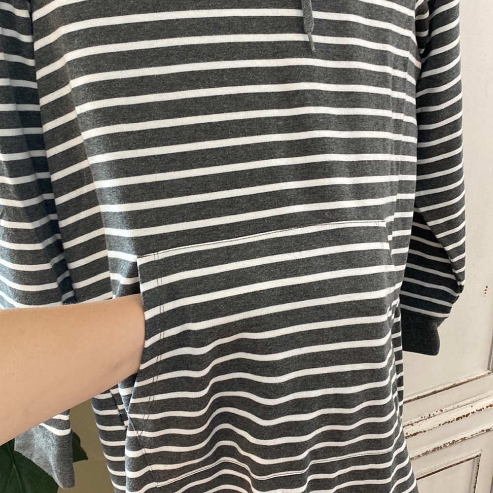 Maurices size 1 Gray & White Stripe Hooded Tunic Pullover - Picture 4 of 7